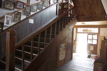 旧木沢小学校階段